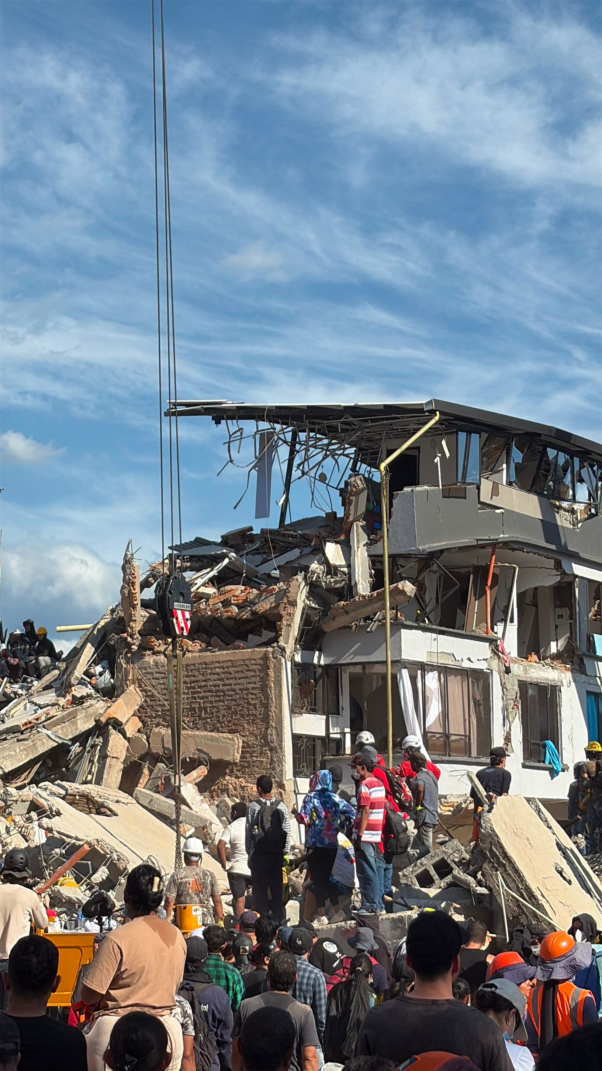 Fotografía de archivo de escombros en Pereira tras el terremoto del 10 de agosto de 2026; imagen de contexto, no corresponde necesariamente al lugar puntual de esta nota
