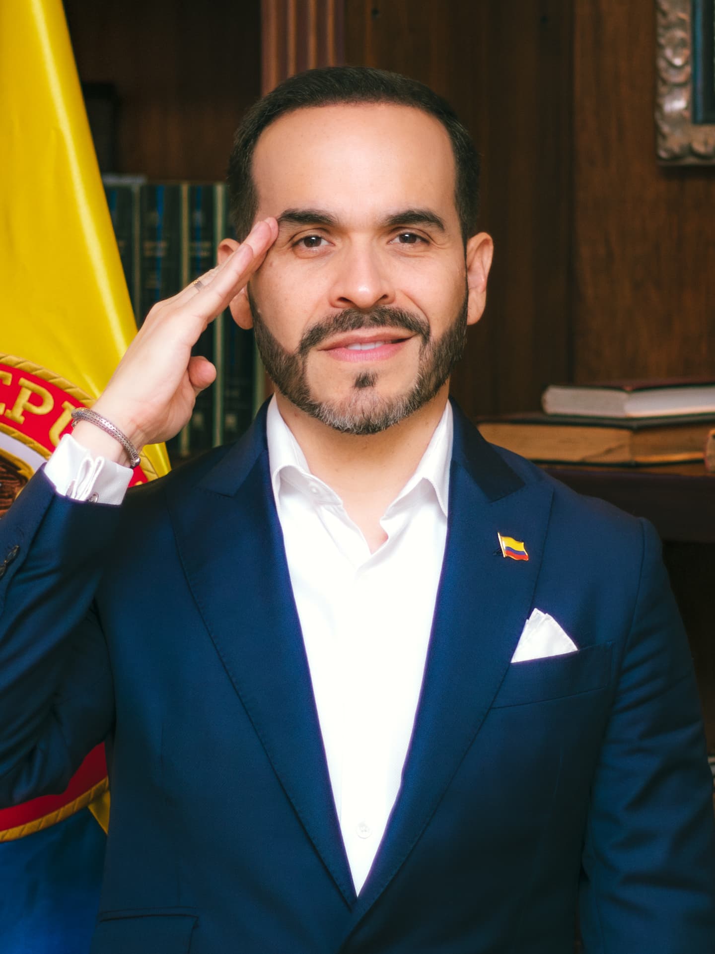 Fotografía de archivo de Abelardo de la Espriella durante la campaña presidencial de 2026; no corresponde al operativo contra incendios en Tolima