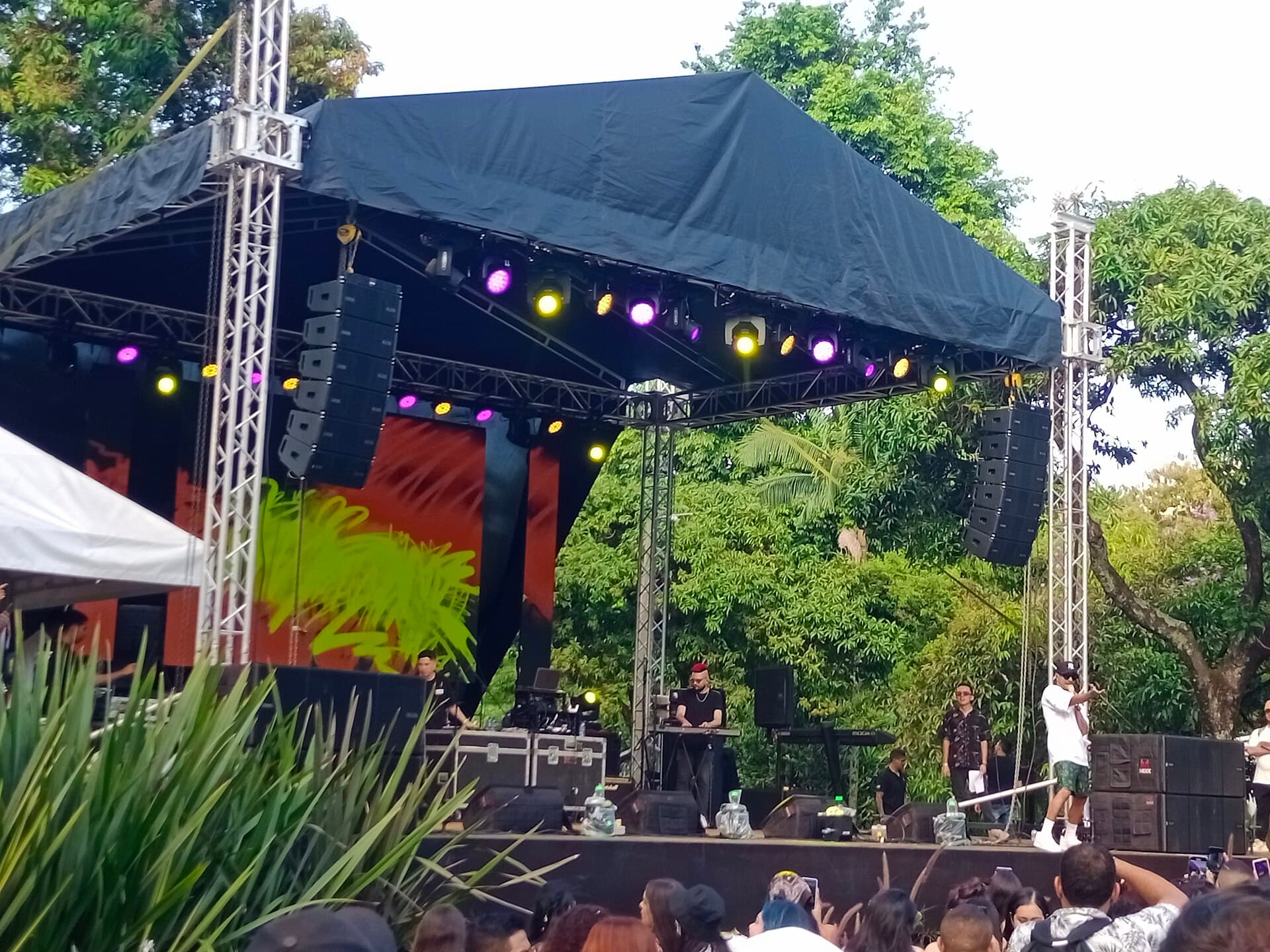 Pipe Calderón durante un evento en el Jardín Botánico de Medellín.