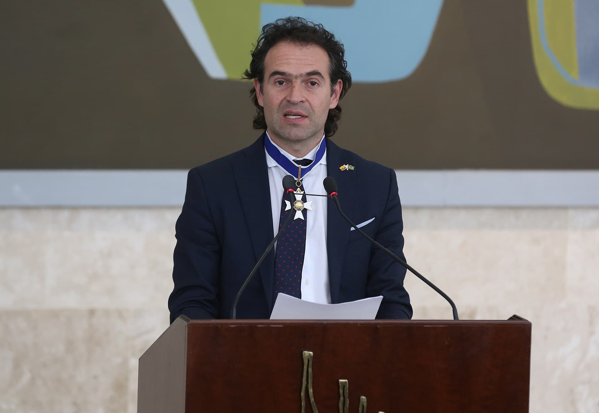 Brasília - O prefeito de Medellin, Federico Gutiérrez Zuluaga recebe a Ordem de Rio Branco e a Ordem do Mérito da Defesa (Valter Campanato/Agência Brasil)