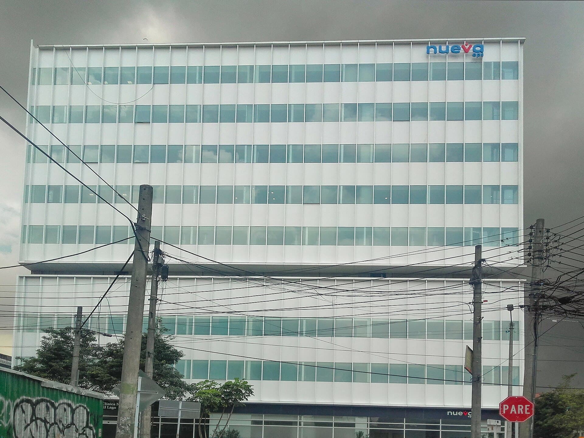 Fotografía de archivo de la sede de Nueva EPS en Bogotá; imagen institucional de contexto, no corresponde al hecho puntual de esta nota