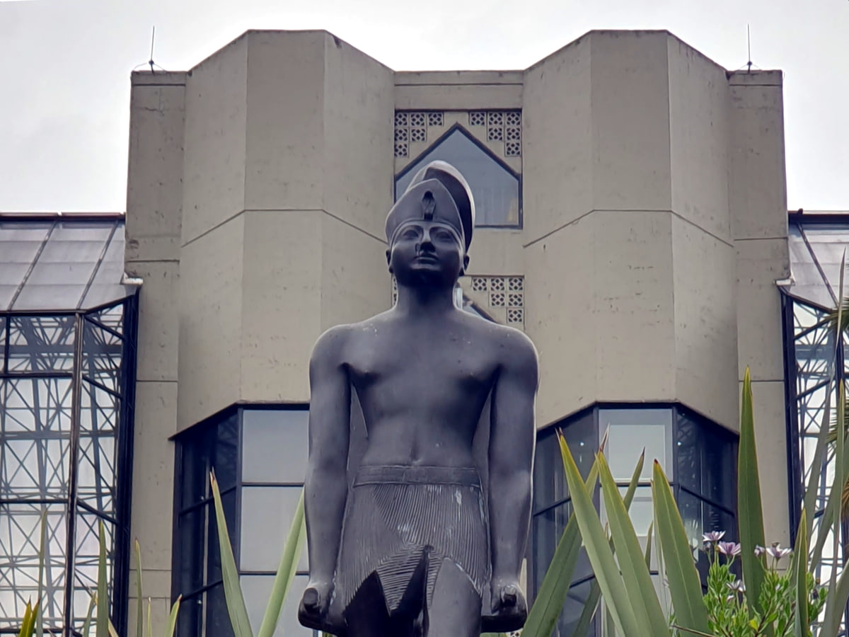 Statue of Tutmosis III (ca. 1484-1450 a.C.) - Superintendencia Financiera de Colombia - Bogotá - Colombia