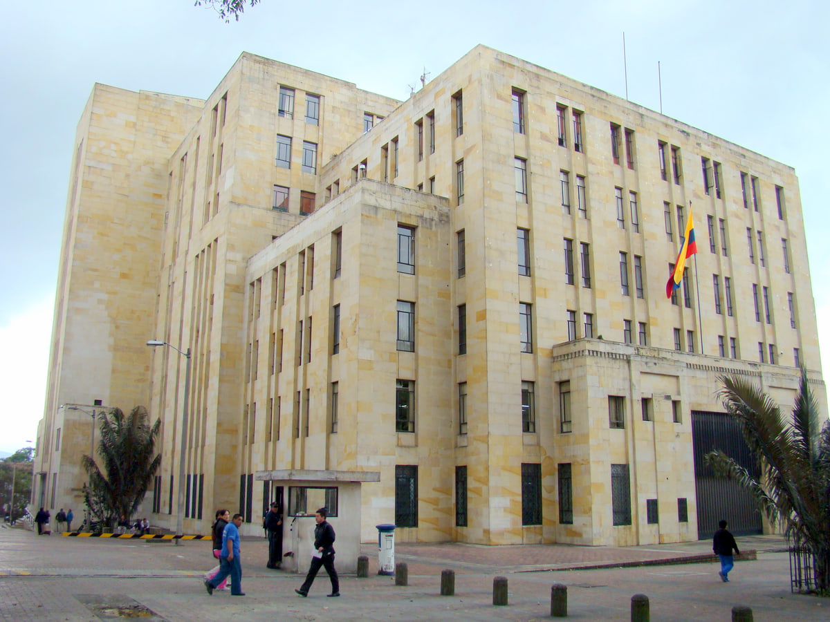 Fotografía de archivo de la sede del Ministerio de Hacienda y Crédito Público en Bogotá; no corresponde al anuncio narrado en esta nota