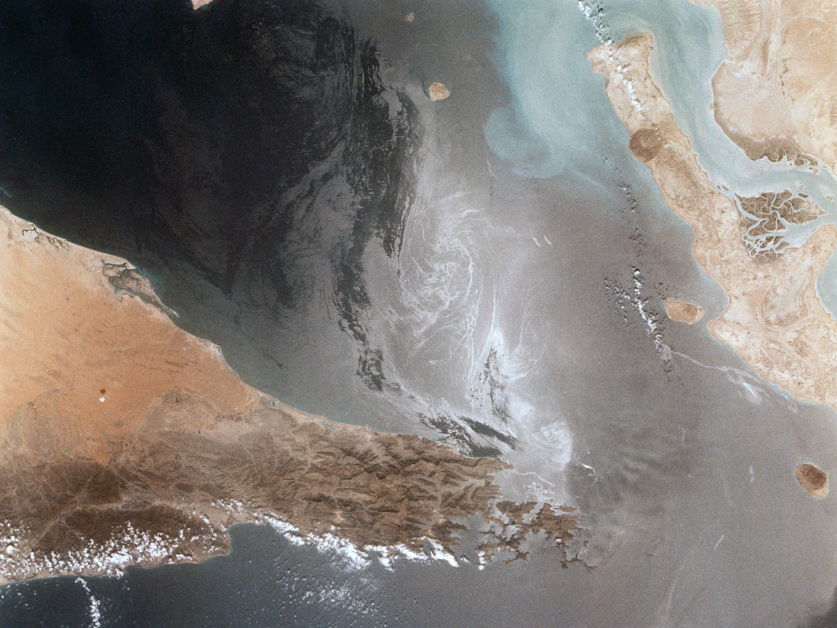 Fotografía de archivo del estrecho de Ormuz tomada por la NASA desde el transbordador Columbia en 1982; no corresponde al mapa publicado por Donald Trump