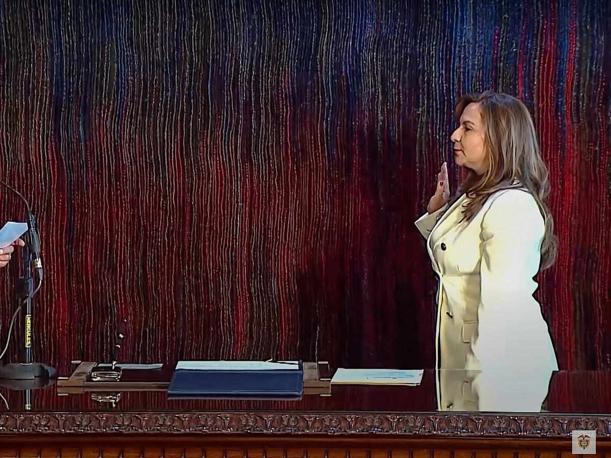 Gustavo Petro, Colombian president with Sandra Urrutia, Minister of Information Technology and communications.