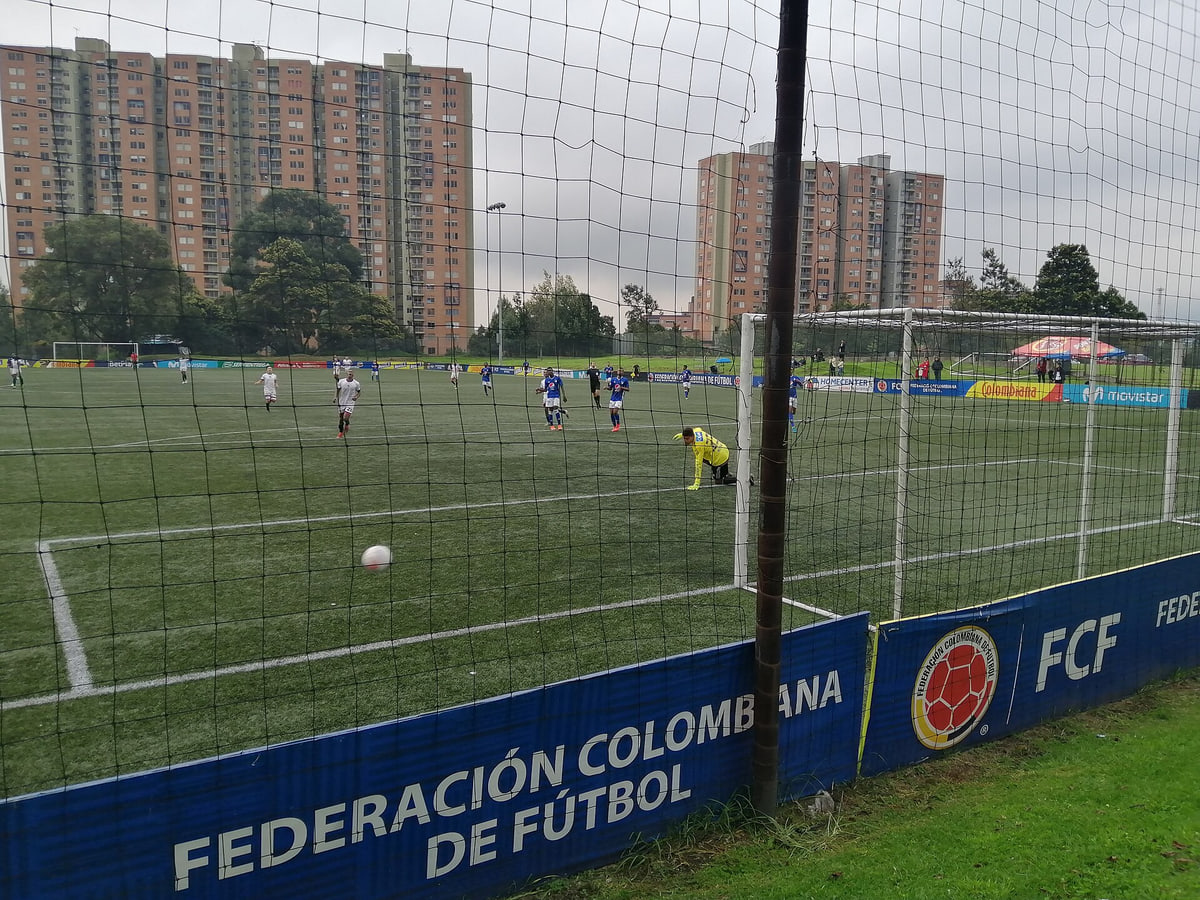 Cancha de fútbol de la Federación Colombiana de Fútbol en Bogotá.