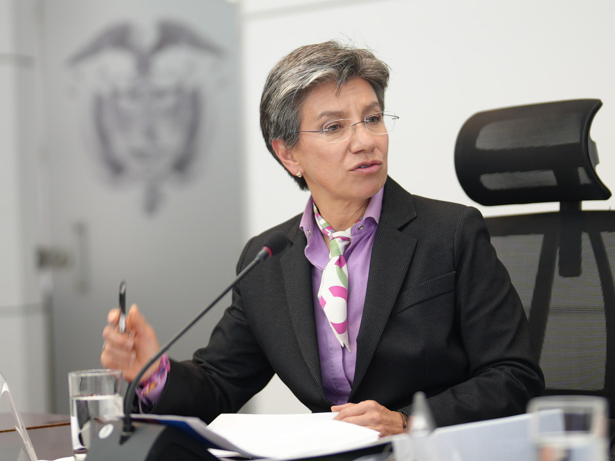 Fotografía de archivo de Claudia López durante una reunión institucional en la Casa de Nariño en abril de 2023; no corresponde a la decisión del CNE
