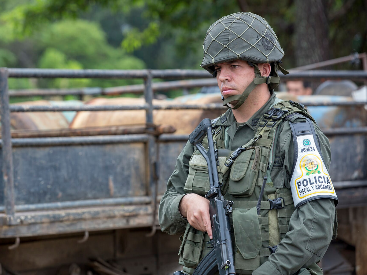 Police soldier guarding Colombian side of Simón Bolívar International Bridge.