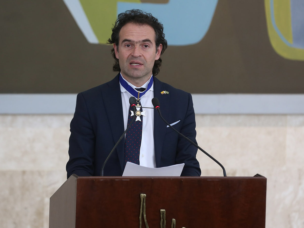Brasília - O prefeito de Medellin, Federico Gutiérrez Zuluaga recebe a Ordem de Rio Branco e a Ordem do Mérito da Defesa (Valter Campanato/Agência Brasil)
