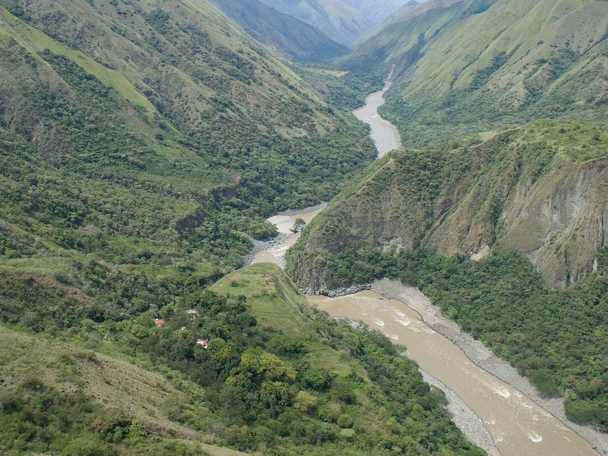 Panorámica del cañón del río Cauca en el departamento de Antioquia, donde se ejecutan las obras de Hidroituango.