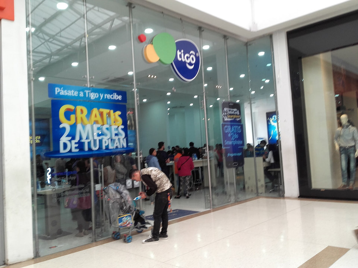 Sede de Tigo en el Centro Comercial Mercurio en Soacha