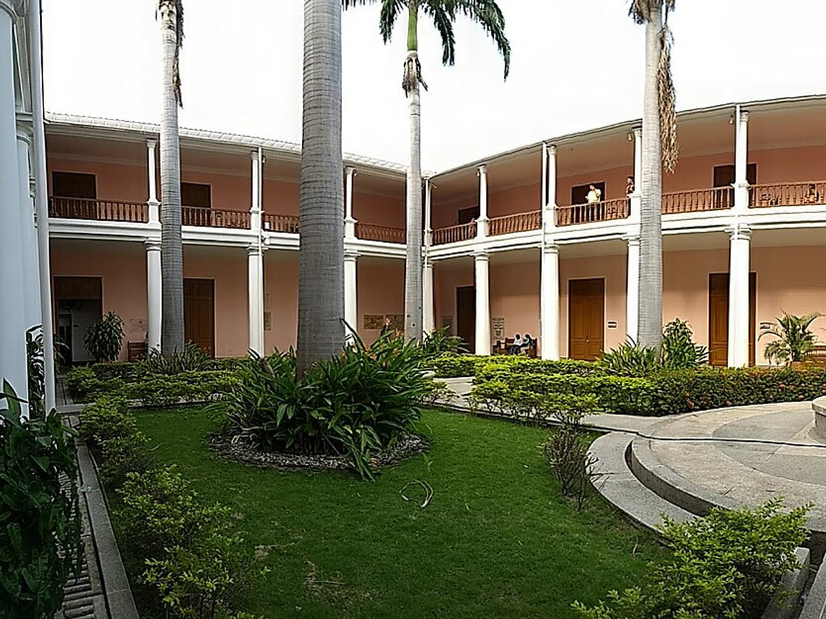 Panorámica de la Gobernación de Norte de Santander por dentro, ubicada entre la Avenida 5ta con Calle 13-14 Cúcuta