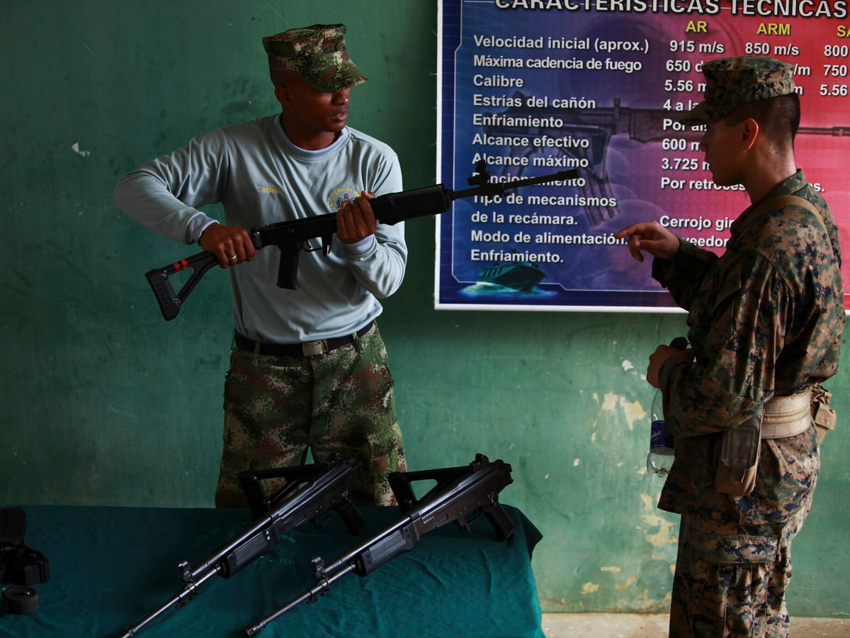 U.S. Marines and sailors attached to Special-Purpose Marine Air-Ground Task Force Continuing Promise 2010 (CP10), receive Colombian Marine weapon clas